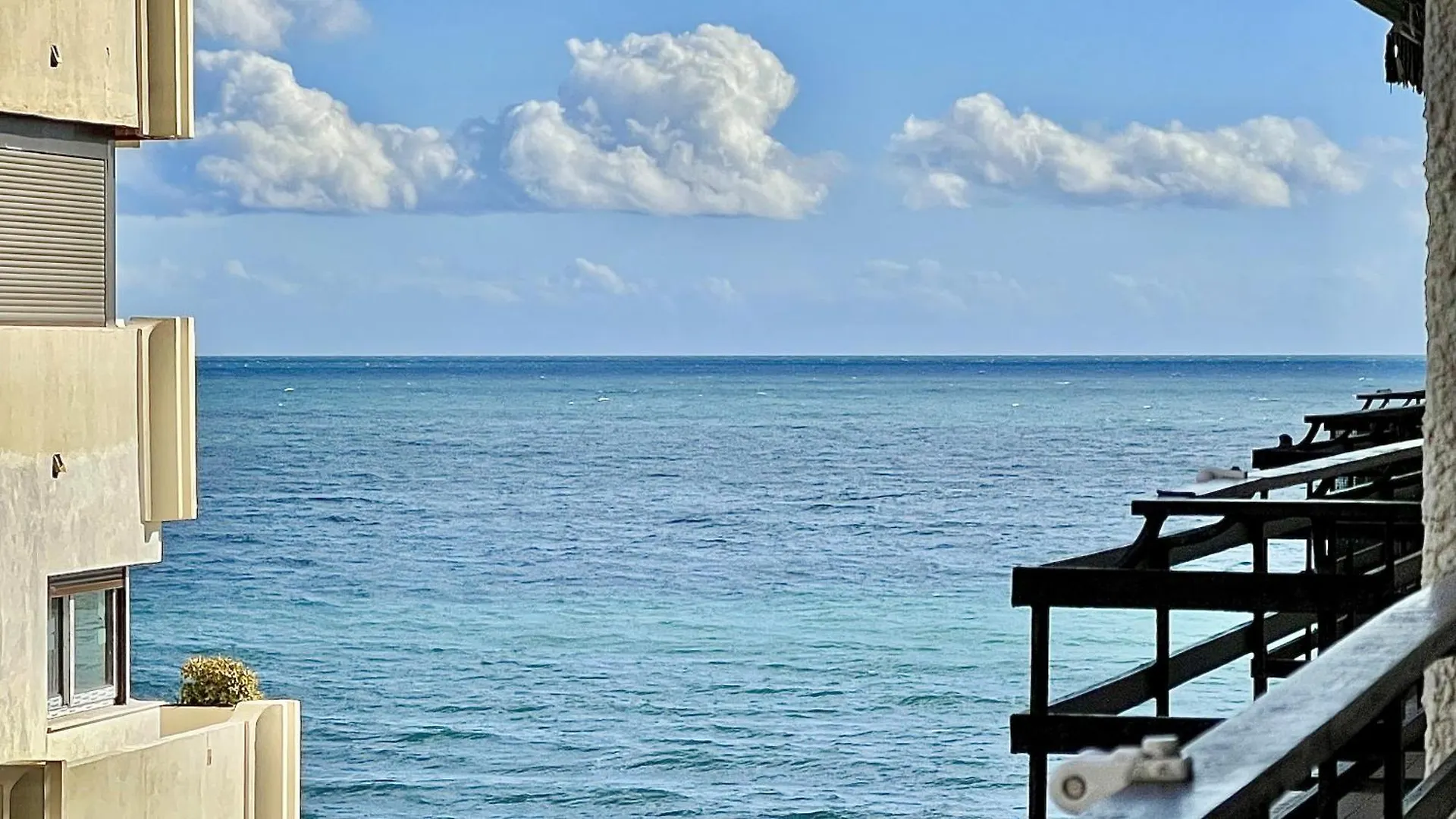 Beachfront 1Br Apartment In Center Of Marbella!