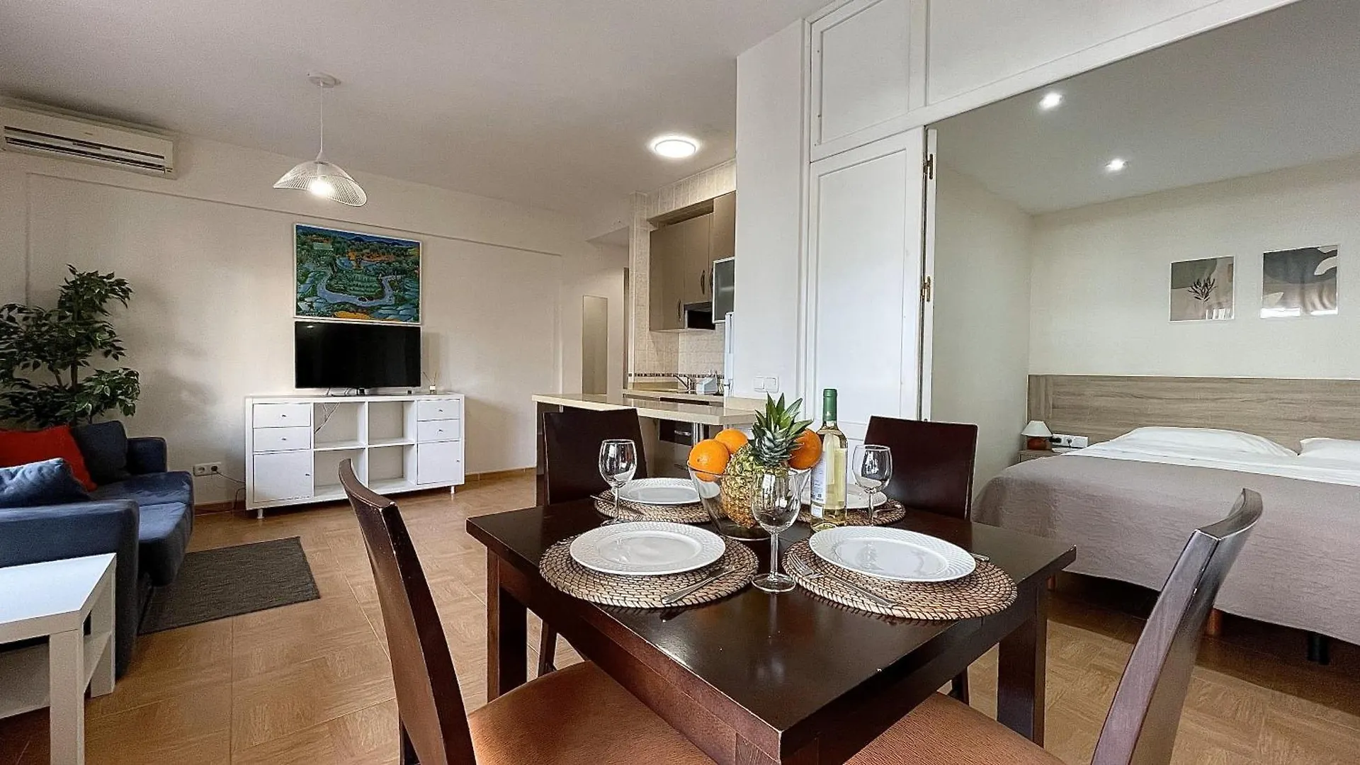 Beachfront 1Br Apartment In Center Of Marbella!